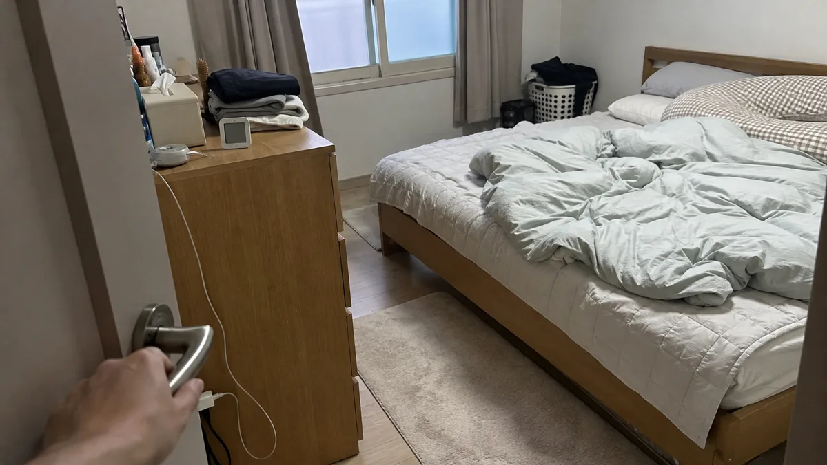 문 앞에서 확인할 계획이라면 화면을 바라보는 거리도 생각해보세요