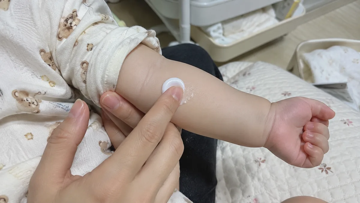 처음 사는 보습제는 팔 안쪽에 조금 발라 하루 정도 지켜본 뒤 써요