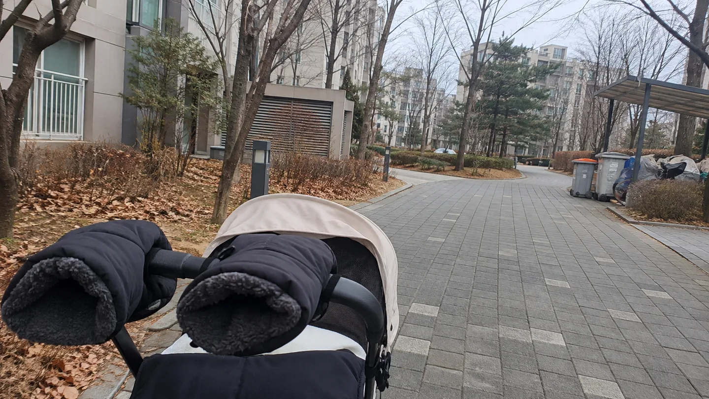 유모차 핸드머프 추천｜핸들에 맞는지, 빨고 잘 마르는지부터 보세요 대표 이미지